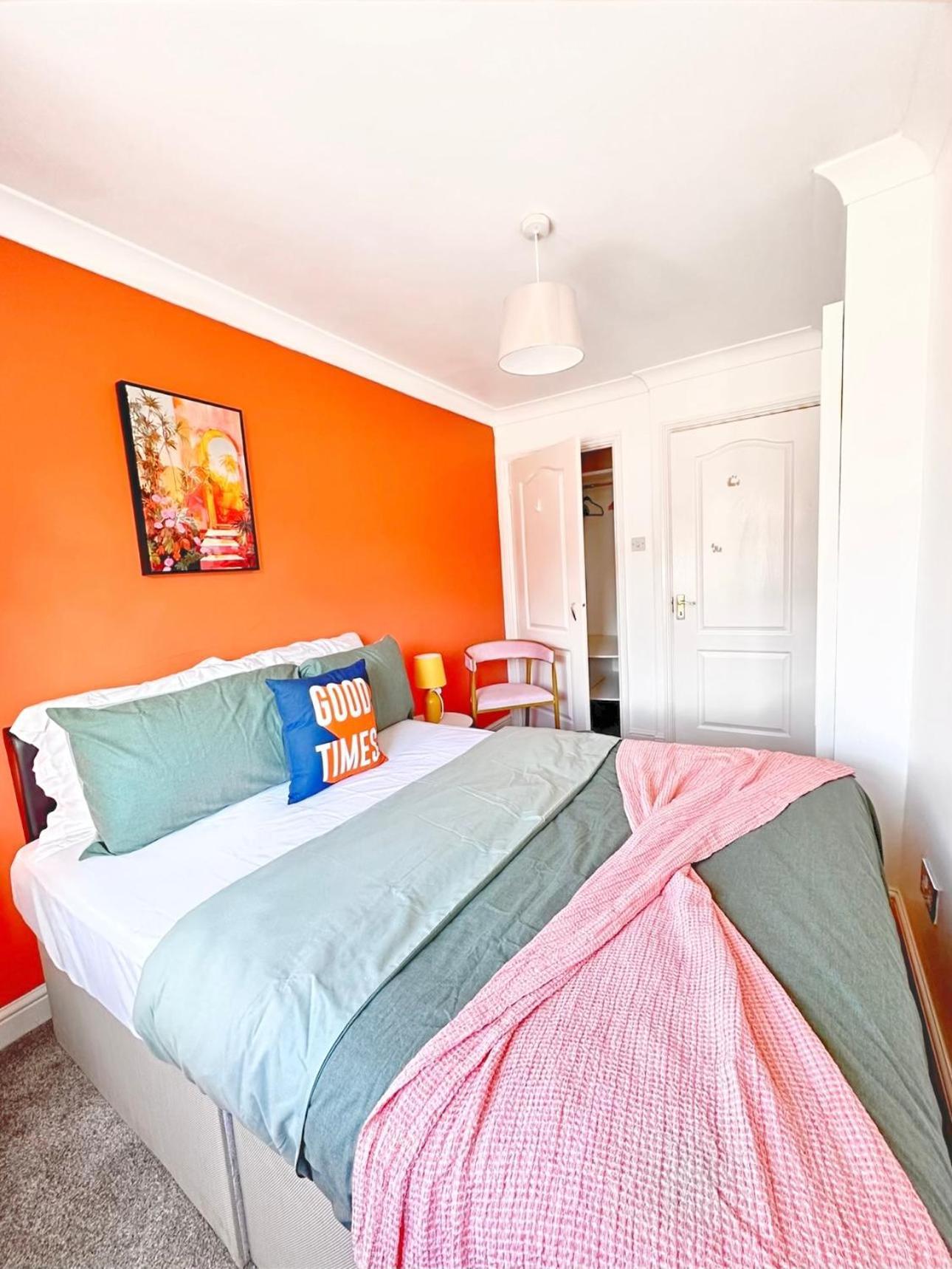 Charming 3-Bedroom House With Garden In Portsmouth, Close Parking, Train Station & Gunwharf Kültér fotó