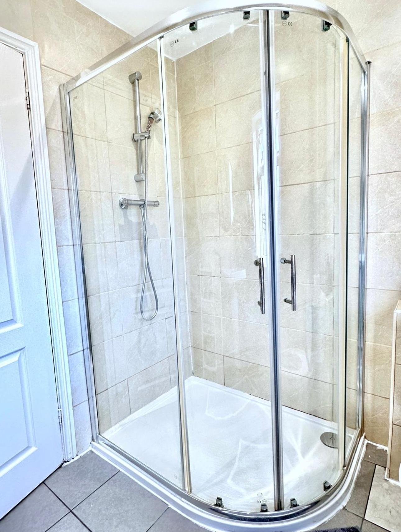 Charming 3-Bedroom House With Garden In Portsmouth, Close Parking, Train Station & Gunwharf Kültér fotó